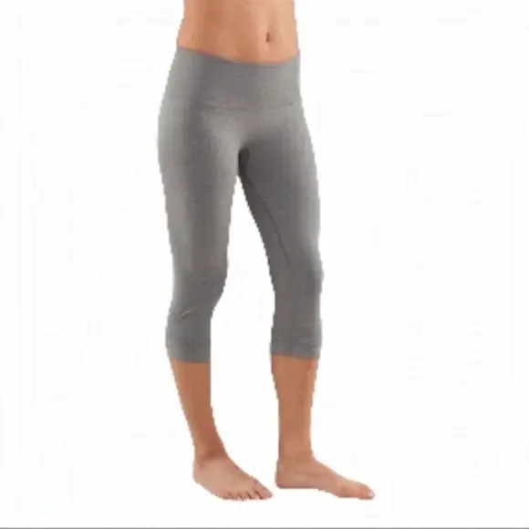 Lululemon Ebb & Flow Crop in grey super stretch size 6 EUC - Picture 1 of 8